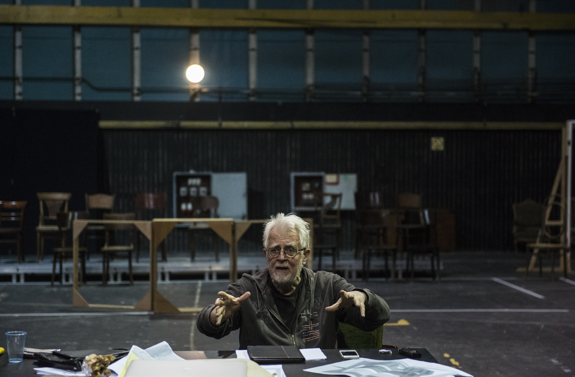 Krystian Lupa during rehearsals for the <i>Proces</i> [<i>The Trial</i>], 2017, photo: Magda Hueckel